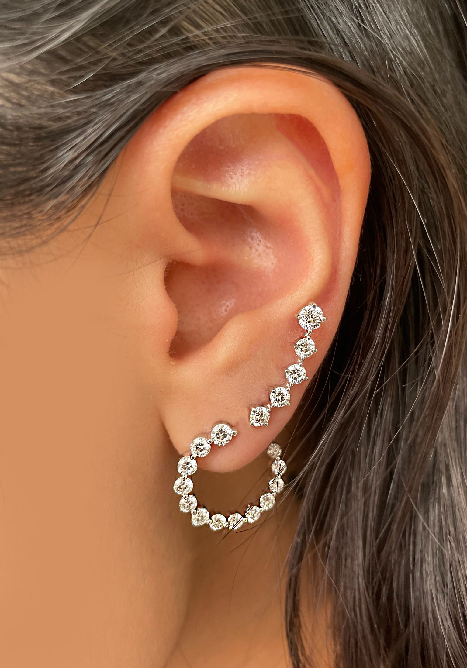 14 Ct White Gold Round Cut 1.05 Ct Diamond Curve Earrings