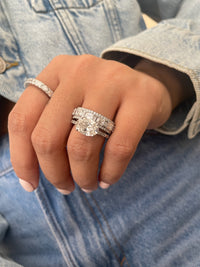 White Gold Oval Diamond Engagment Ring