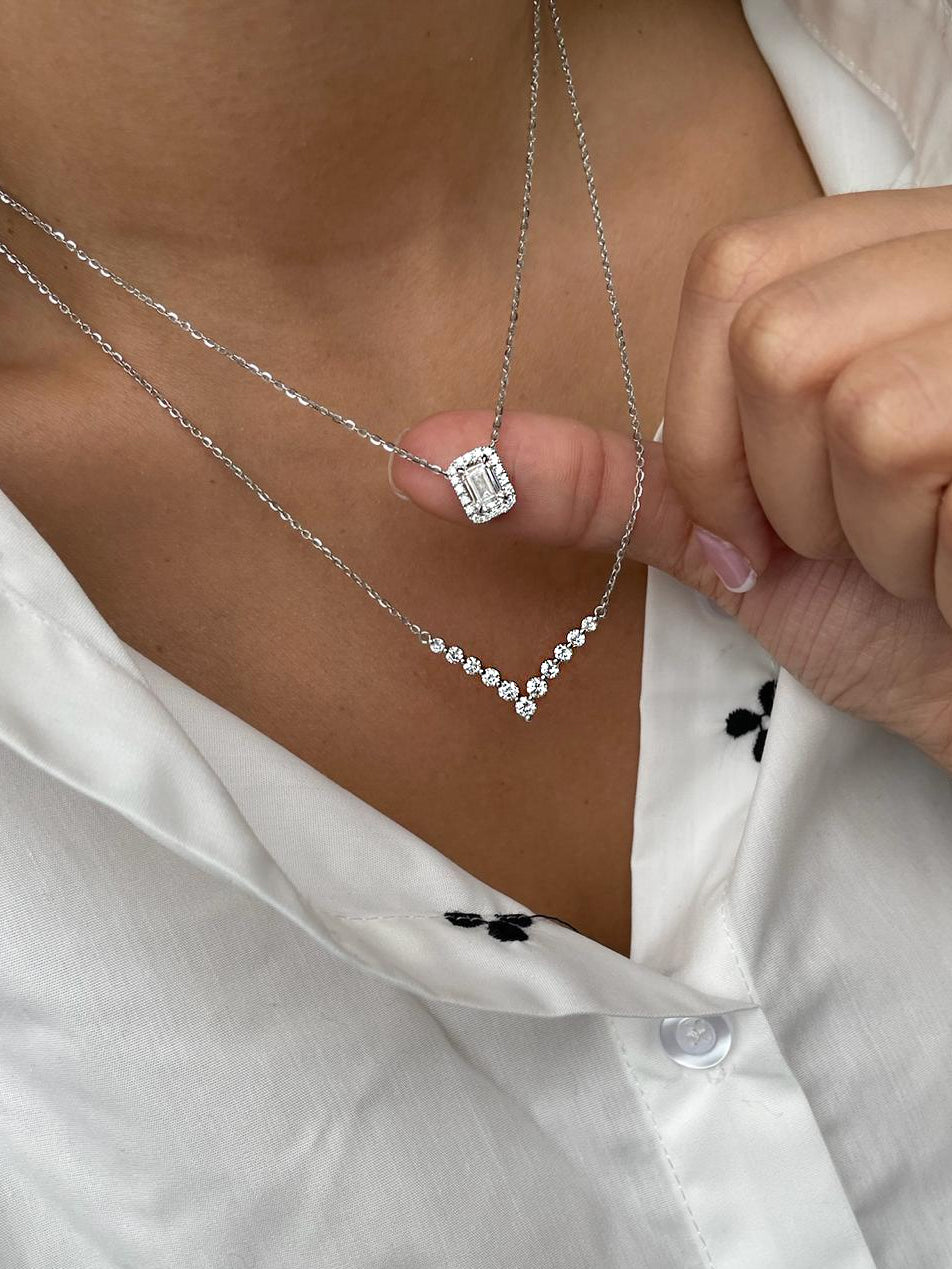 14 Kt White Gold 1.00 Ct Round Cut V Shaped Diamond Necklace